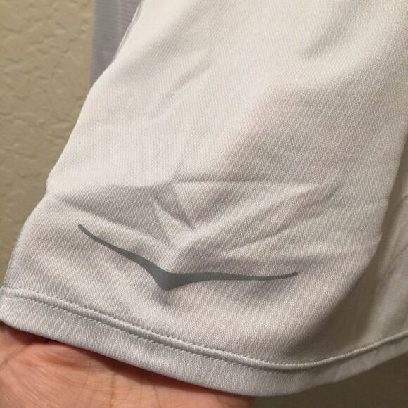 Hoka One One Gray 3/4 sleeve Checkered Active Performance Top L Woman's - Picture 6 of 7